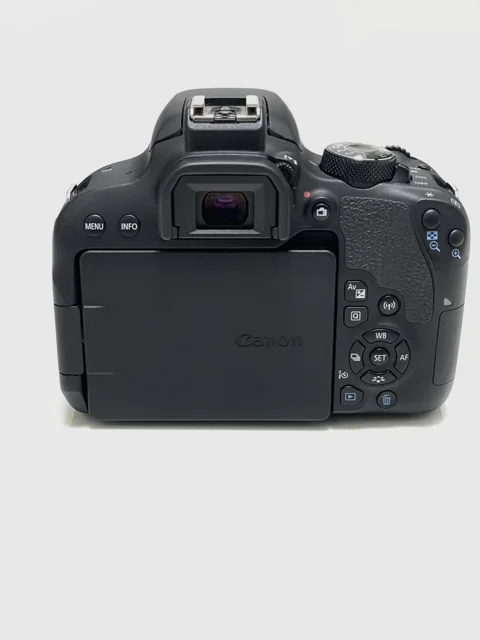 صفحه‌نمایش لمسی دوربین Canon EOS 800D، نمای پشت با دکمه‌های کنترل و منظره‌یاب اپتیکال
