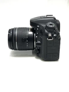 نمای سمت چپ دوربین Nikon D7200 با لنز 18-55 کارکرده