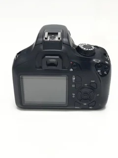 نمای پشت دوربین Canon EOS 4000D با لنز 18-55mm و نمایشگر LCD