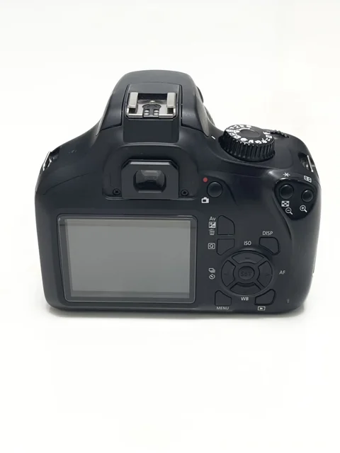نمای پشت دوربین Canon EOS 4000D با لنز 18-55mm و نمایشگر LCD