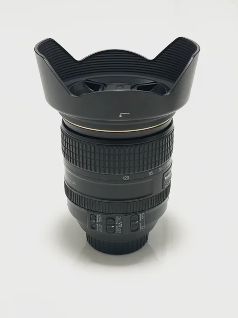 نمای جانبی لنز نیکون 24-120mm f/4G ED VR با پوشش Nano Crystal Coat