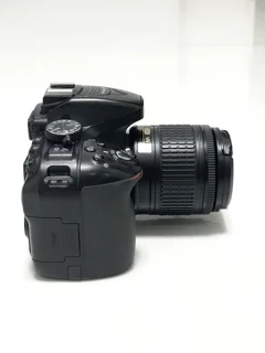 نمای سمت راست دوربین عکاسی Nikon D5300 با لنز 18-55mm