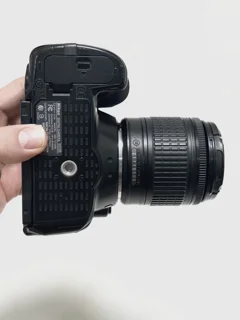 نمای زیر دوربین عکاسی Nikon D5300 با لنز 18-55mm