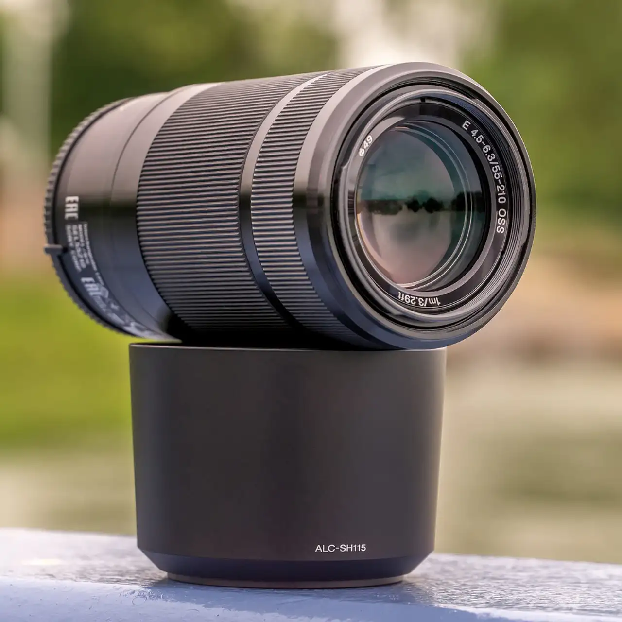 لنز Sony E 55-210mm f/4.5-6.3 OSS با لرزشگیر اپتیکال و محدوده زوم تله‌فوتو، معرفی مشخصات فنی و بررسی تخصصی برای دوربین‌های بدون آینه سونی
