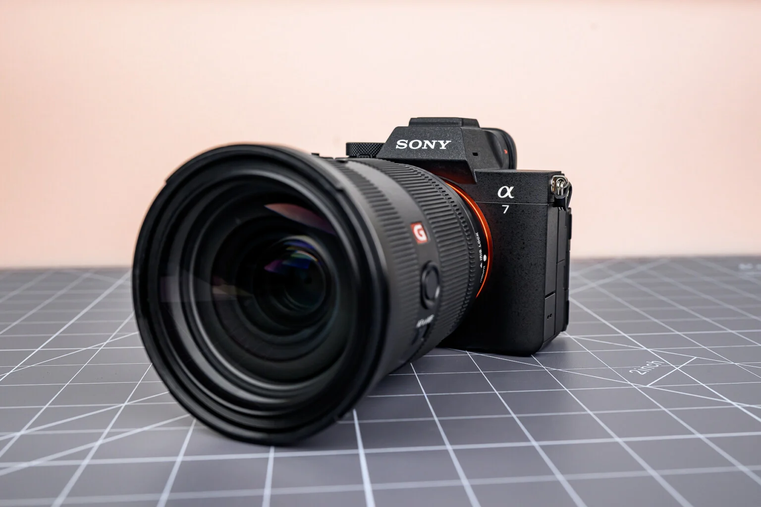 عکس نزدیک از بدنه Sony a7 V