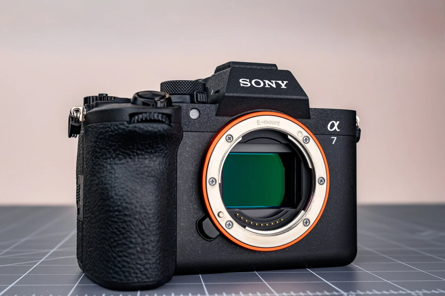 تصویر نمای جلو Sony a7 V