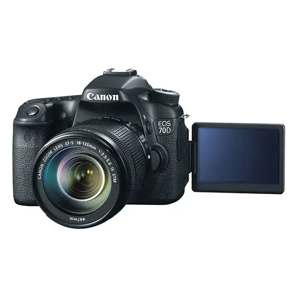 نمای نزدیک از دوربین Canon EOS 70D – نمایش جزئیات دکمه‌ها و طراحی بدنه مقاوم