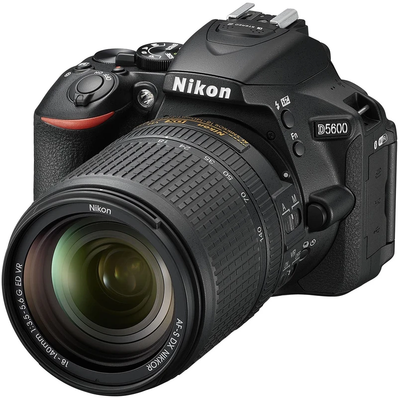 - "دوربین نیکون D5600 با لنز 18-140mm – بهترین گزینه برای عکاسی حرفه‌ای و نیمه‌حرفه‌ای