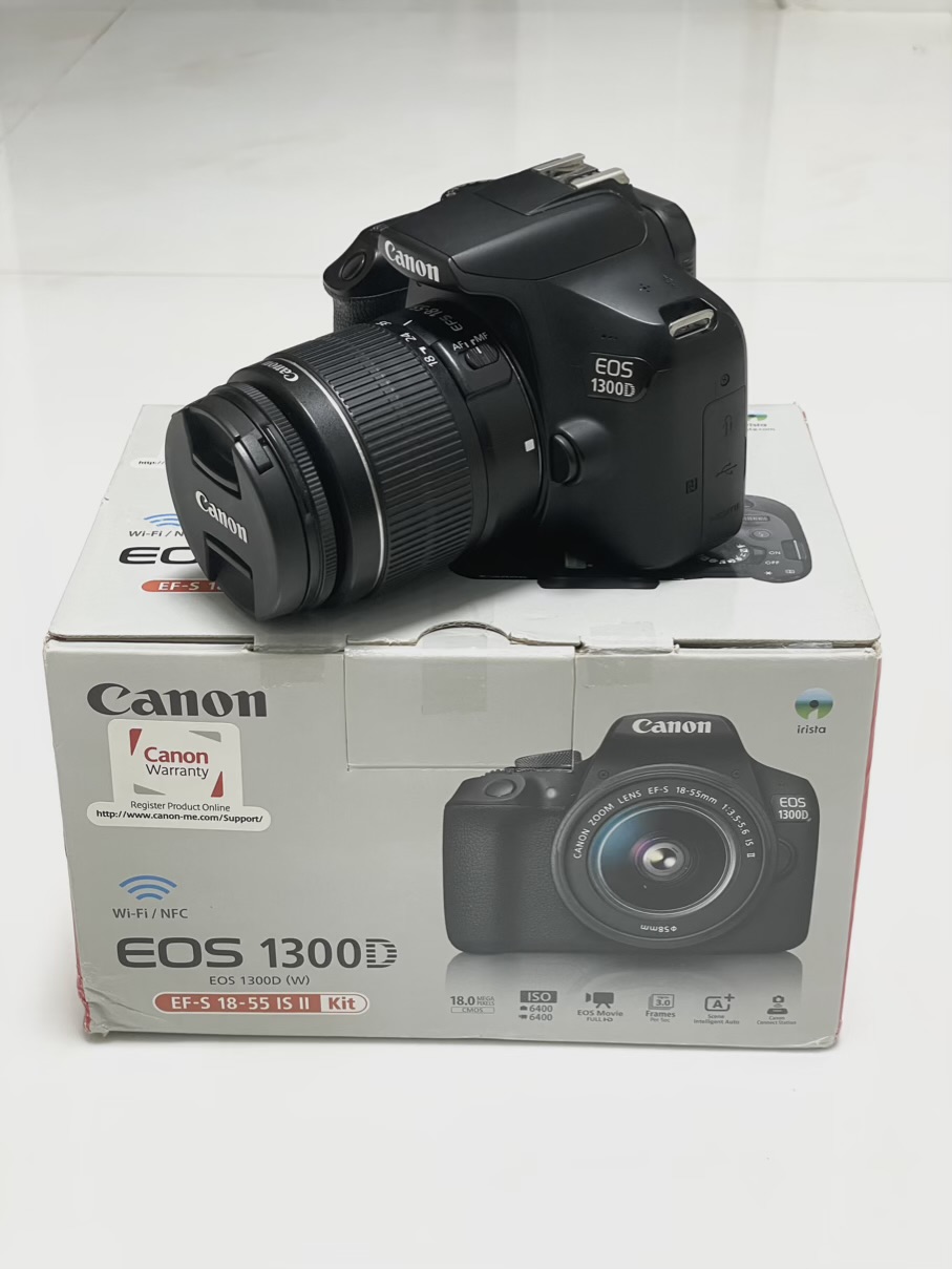 دوربین Canon EOS 1300D با لنز 18-55 نمای روبرو