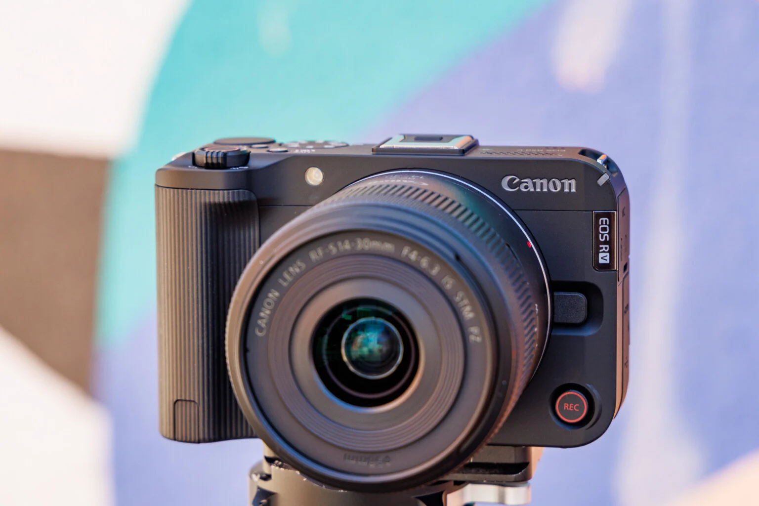 دوربین کنون r50v