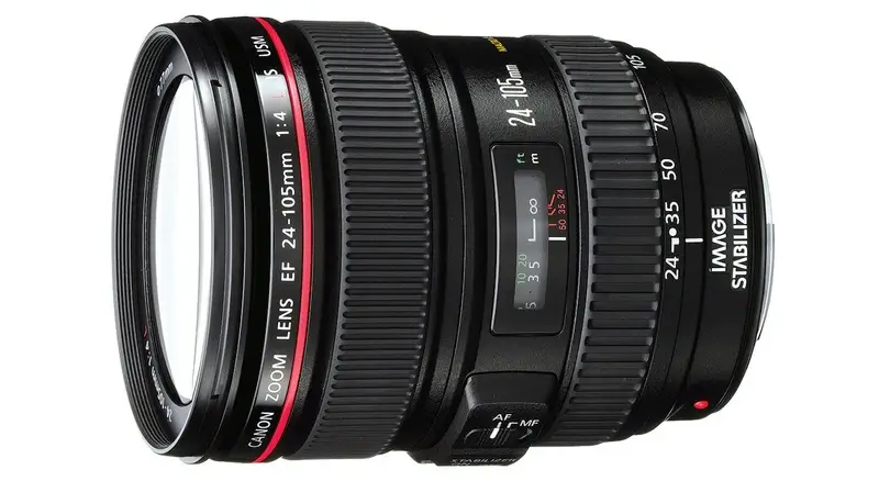 نمای نزدیک از لنز Canon EF 24-105mm f/4L IS USM با طراحی حرفه‌ای سری L و حلقه قرمز مخصوص لنزهای فول‌فریم کانن