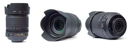 لنز Nikon 18-105mm VR قرار گرفته روی سطح صاف برای بررسی طراحی بدنه، فاصله کانونی متنوع و لرزشگیر اپتیکی