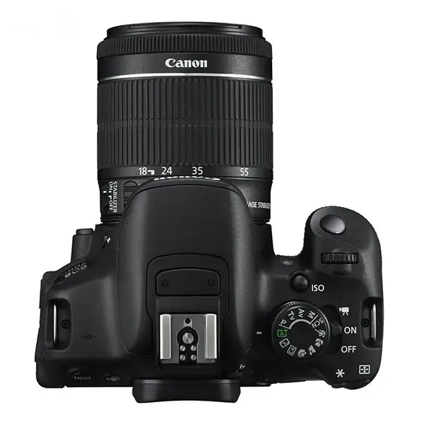 - نمای بالا از Canon EOS 700D، نمایش کلیدهای تنظیم سرعت شاتر، ISO و چرخ‌دنده کنترل حالت