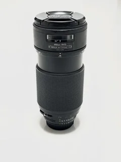 نمای کلی لنز نیکون 80-200mm f/2.8 استوک از روبه‌رو