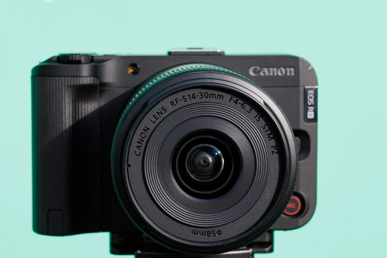 بررسی دوربین Canon EOS R50 V ؛ دوربینی جذاب برای تولیدکنندگان محتوا