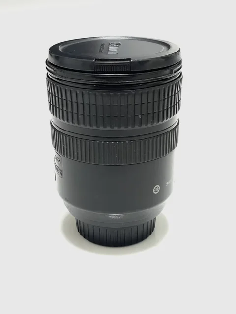 نمای نزدیک از حلقه فوکوس لنز نیکون 24-120mm f/3.5-5.6G VR؛ بررسی دقت مکانیکی