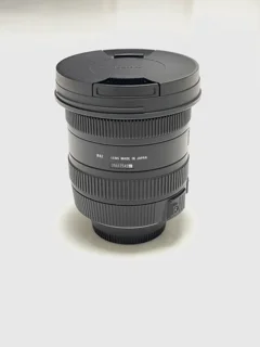 نمای نزدیک از زاویه پشتی لنز Sigma 10-20mm مخصوص دوربین‌های نیکون