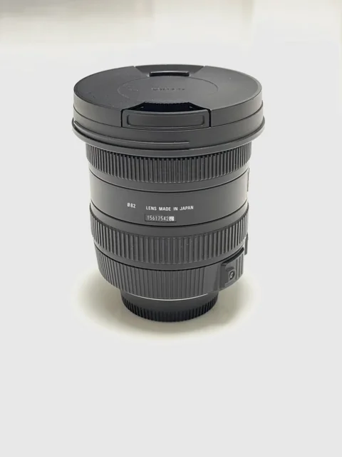 نمای نزدیک از زاویه پشتی لنز Sigma 10-20mm مخصوص دوربین‌های نیکون