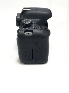 نمای جانبی راست دوربین Canon 750D؛ بررسی بدنه و کنترل‌ها