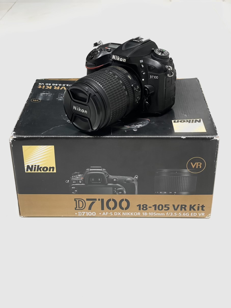 دوربین نیکون Nikon D7100 با لنز 18-۱۰۵ (کارکرده بسیار تمیز)
