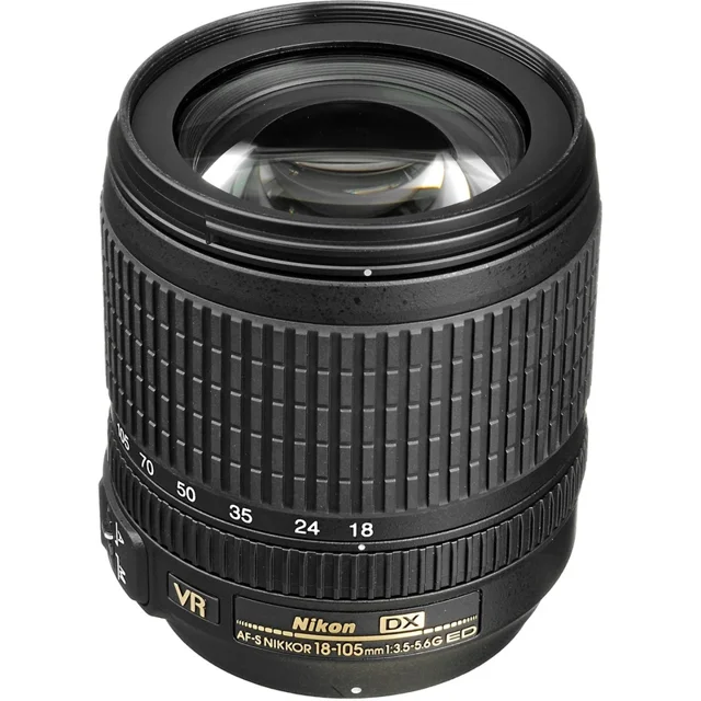 نمای نزدیک از شیشه جلو و عناصر اپتیکال لنز Nikon 18-105mm؛ بررسی کیفیت ساخت