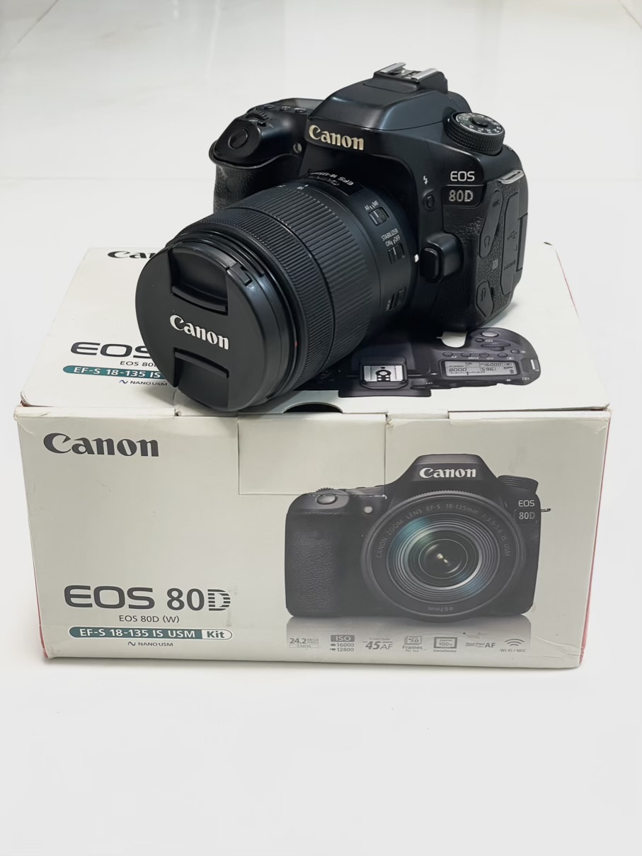 دوربین Canon EOS 80D با لنز 18-135 USM (کارکرده، بسیارتمیز)