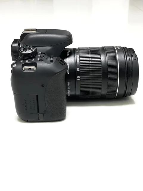 نمای کنترلی سمت راست دوربین Canon 750D؛ بررسی دکمه‌ها و بدنه