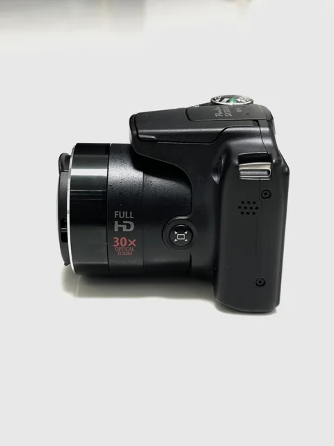 نمای جانبی سمت راست دوربین کانون SX510 HS؛ نمایش بدنه و طراحی ارگونومیک