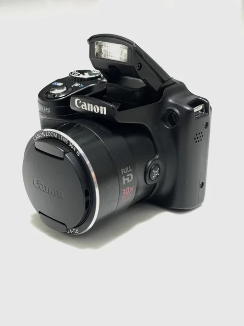 نمای جلوی دوربین دیجیتال کانون مدل PowerShot SX510 HS در حالت لنز بسته