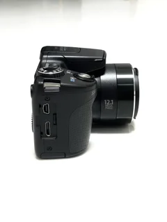 نمای جانبی سمت چپ دوربین Canon PowerShot SX510 HS؛ بررسی دکمه‌ها و پورت‌ها