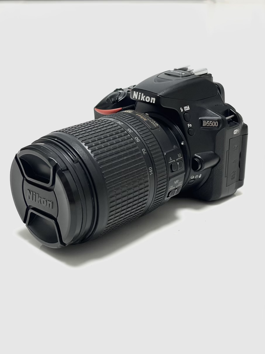 دوربین عکاسی Nikon D5500 با لنز 18-140 (کارکرده، درحدنو)