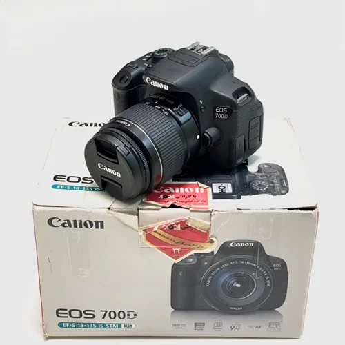 دوربین کانن Canon 700D با لنز 18-55 (کارکرده؛ در حد نو)