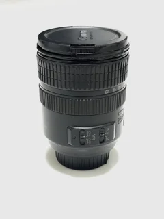 نمای نزدیک از بخش کنترلی و بدنه لنز Nikon 24-120mm VR؛ بررسی ارگونومی