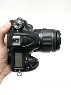 نمای بالای دوربین عکاسی Nikon D7200 با لنز 18-55 کارکرده