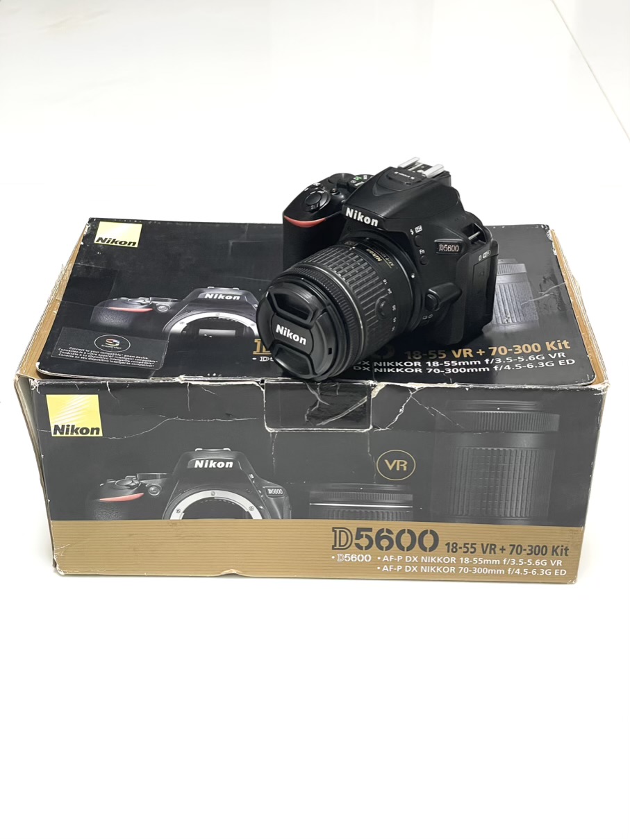 دوربین نیکون Nikon D5600 با لنز 18-55 (کارکرده ؛ در حد نو)
