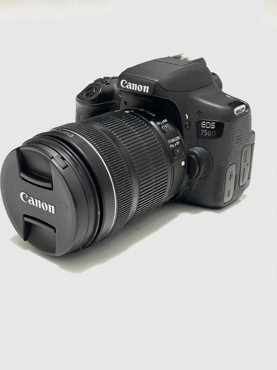 دوربین کانن مدل EOS 750D با لنز ۱۳۵-18 میلی متر IS STM ( کارکرده ؛ بسیار تمیز)