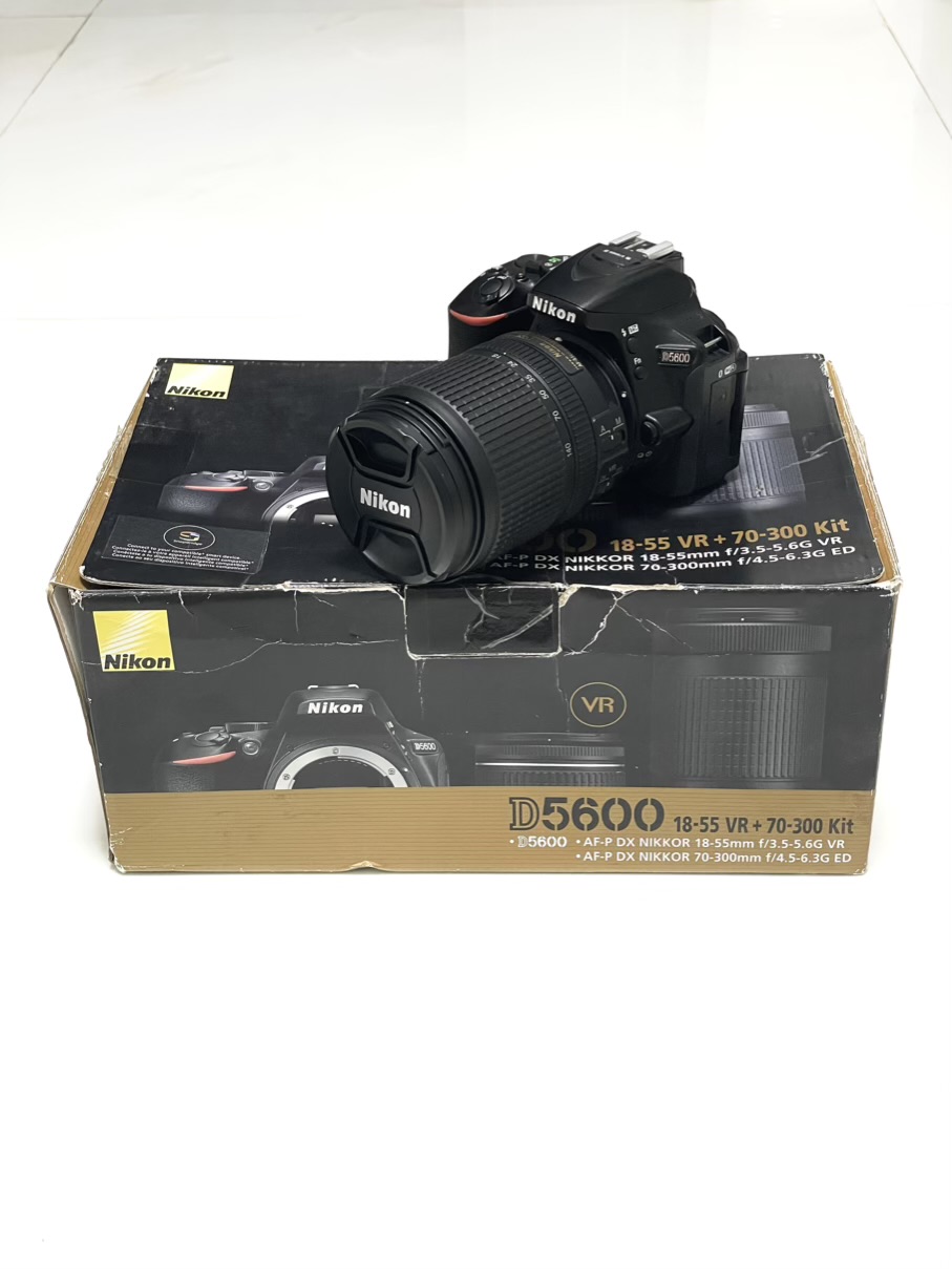 دوربین نیکون Nikon D5600 با لنز 18-140 (کارکرده ؛ در حد نو)